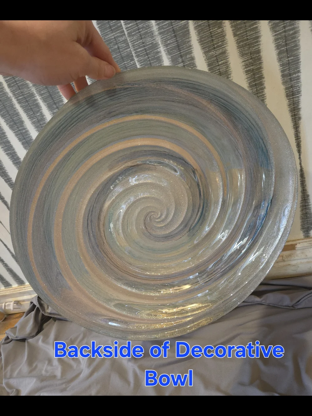 Large Pier 1 Decorative Art Glass Bowl / Centerpiece – 18
